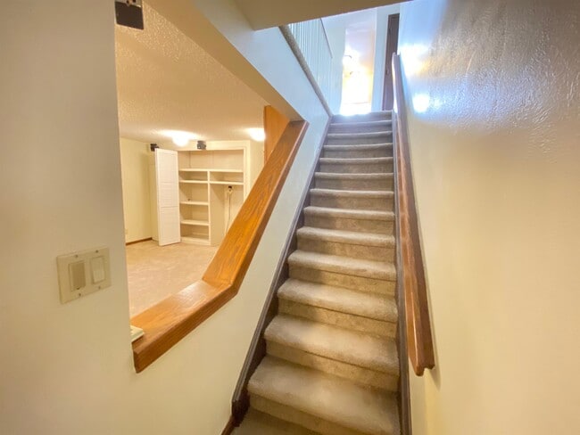 Building Photo - 10860 Utica Ct