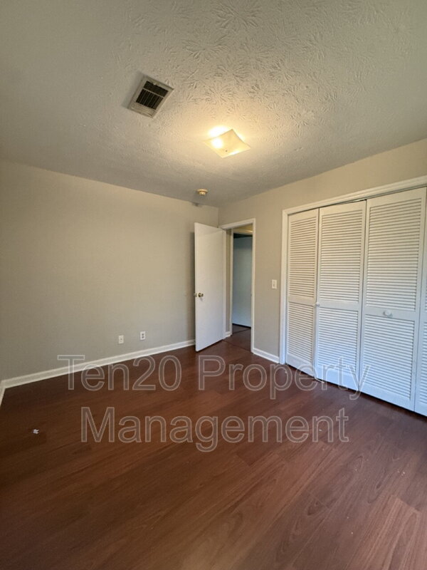 Building Photo - 3812 Wingate Dr