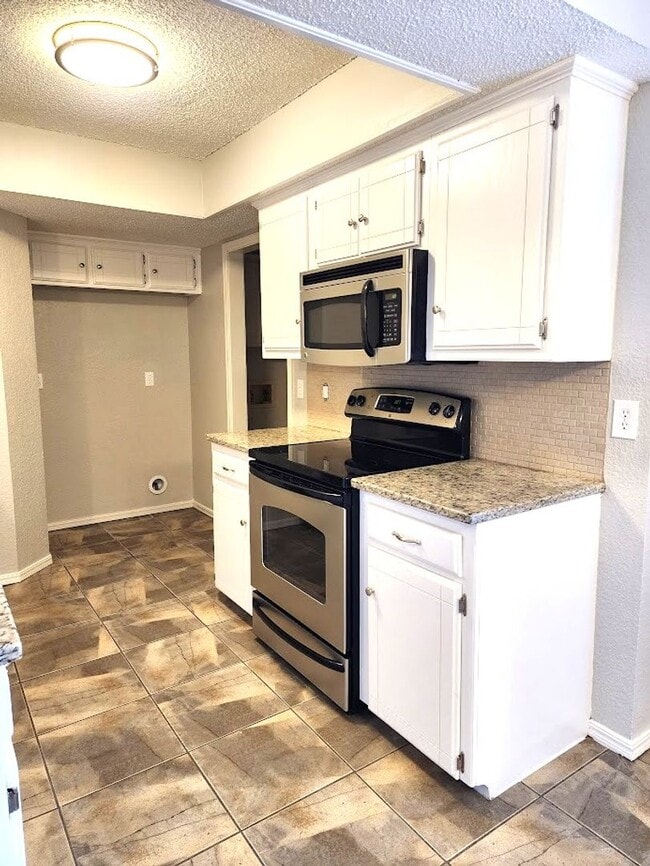 Building Photo - 3 Bed 2 Bath Home-Choctaw Trails Sec I Addition