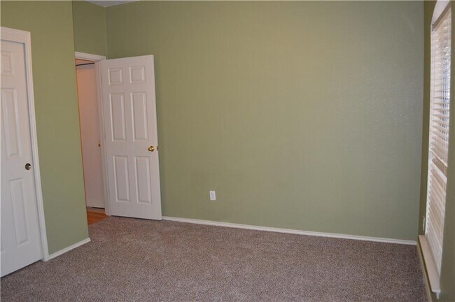 Building Photo - 17405 Bottle Springs Ln