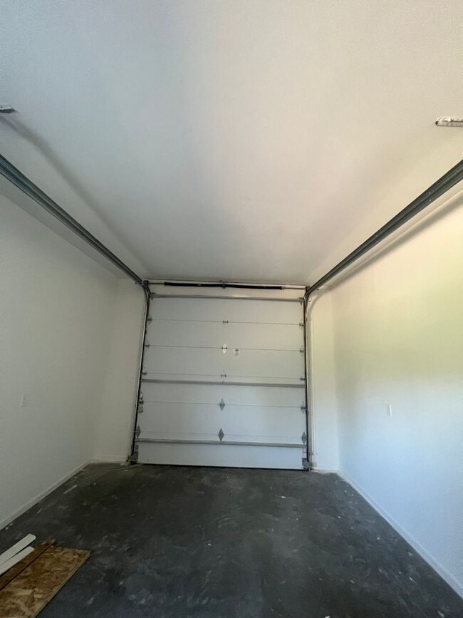 Building Photo - Fully Furnished Short Term Rental