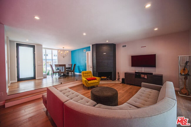 Building Photo - 3116 Beachwood Dr