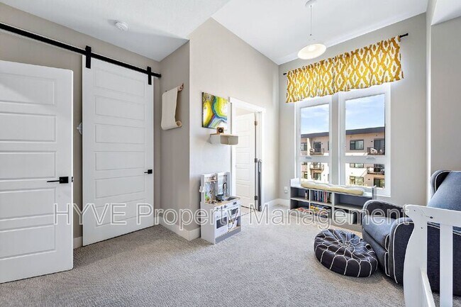 Building Photo - 2869 W Parkside Pl
