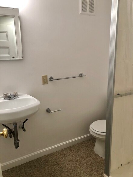 Building Photo - 854 Beacon St