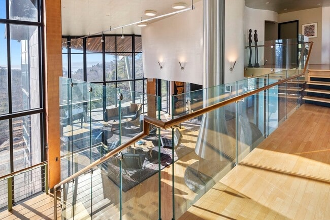 Building Photo - 370 Summer St