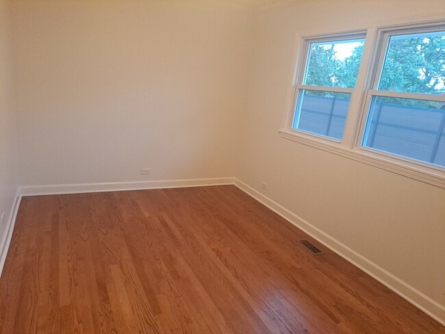 Building Photo - 2045 Farrell Ave