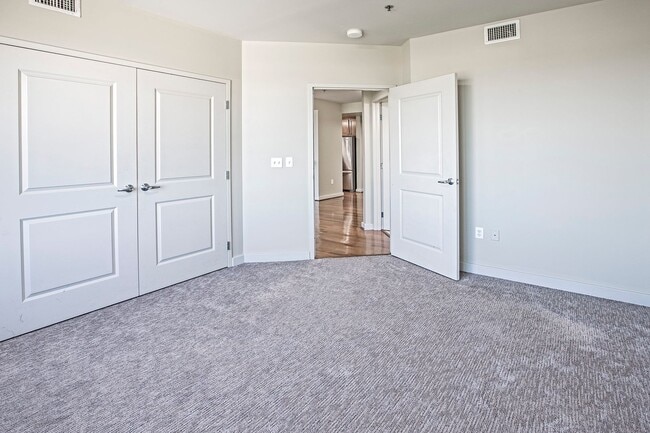 Building Photo - Christina Landing - 2 bedroom, 2 bath - 11...