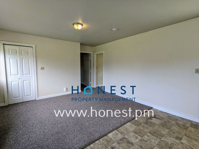 Building Photo - 95 Main St