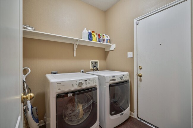 Building Photo - 6214 Channelbrook Ln
