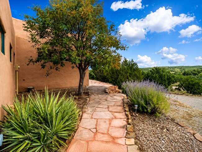 Building Photo - 61 Paseo Del Antilope