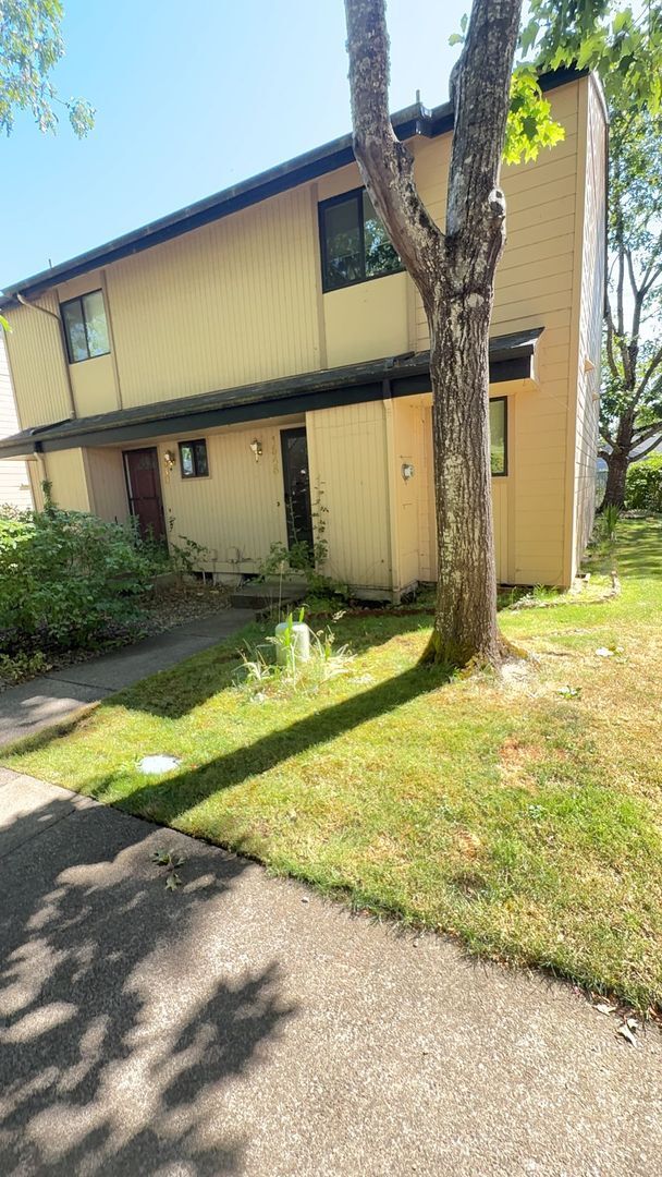Primary Photo - 2 Bed, 1.5 Bath Condo in The W. Eugene Nei...