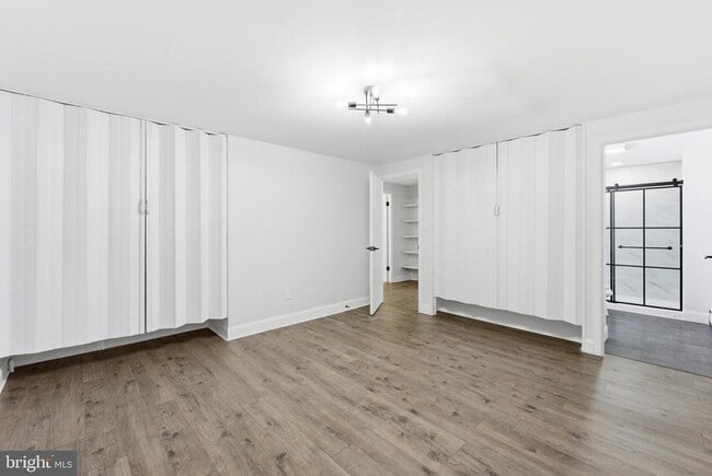 Building Photo - 27 Parkside Cir
