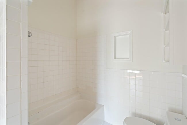 Building Photo - 603 E Losoya St