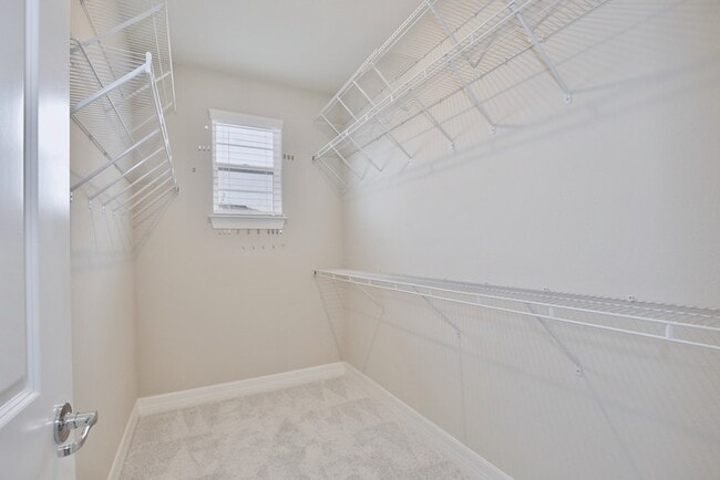 Building Photo - Luxurious 3/3.5 Spacious Townhome with a B...
