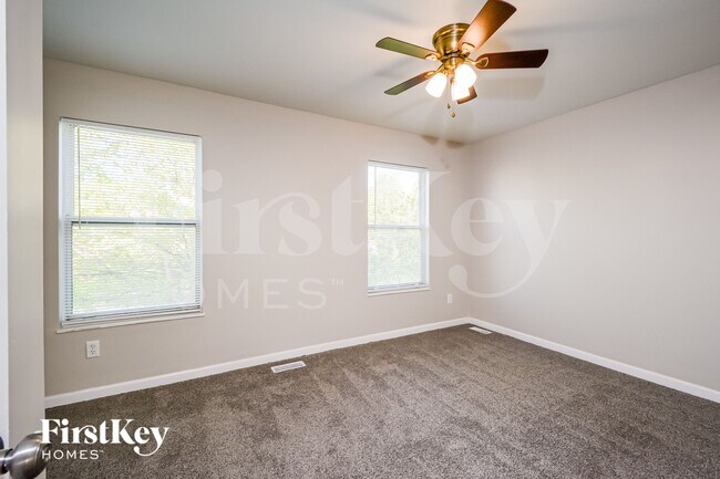 Building Photo - 2501 Shiva Dr