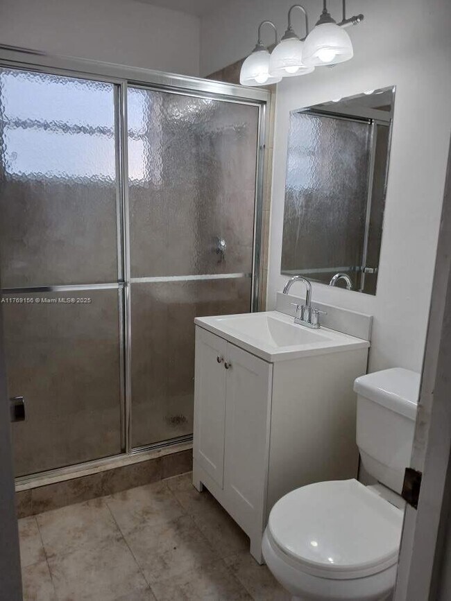 Building Photo - 3 bedroom in Hollywood FL 33024