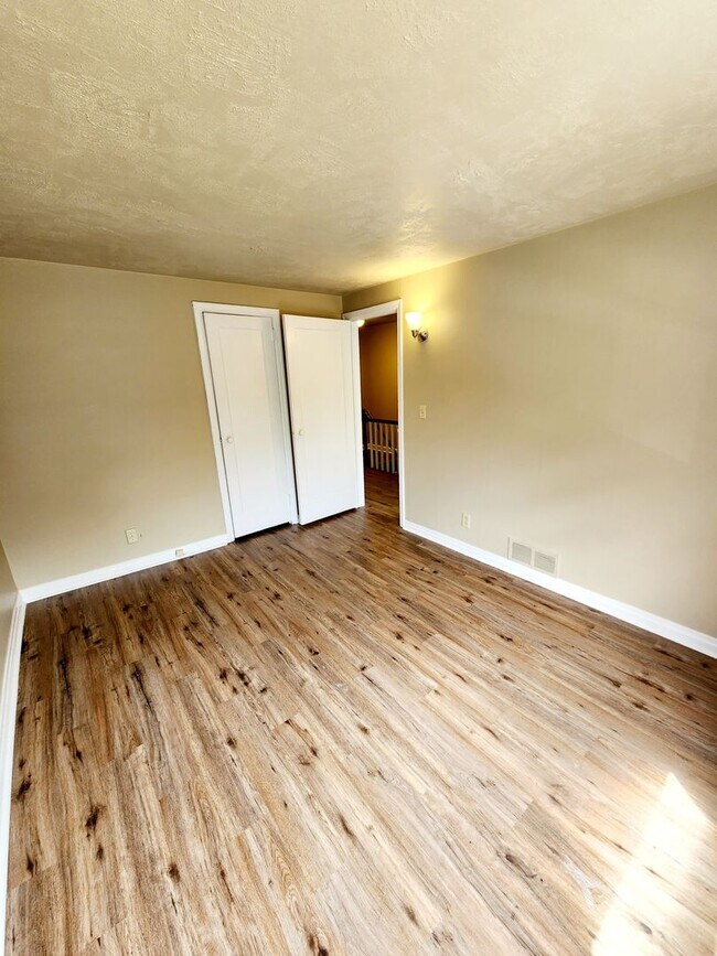 Building Photo - Recently Renovated 3 Bedroom in Harrisburg!