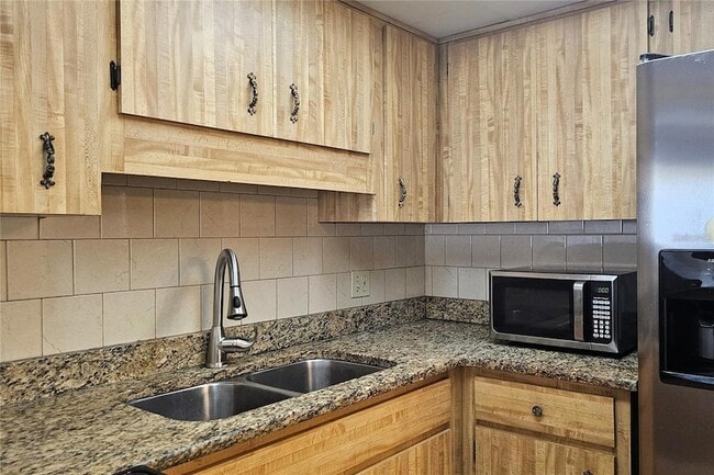Building Photo - 4330 Tahitian Gardens Cir