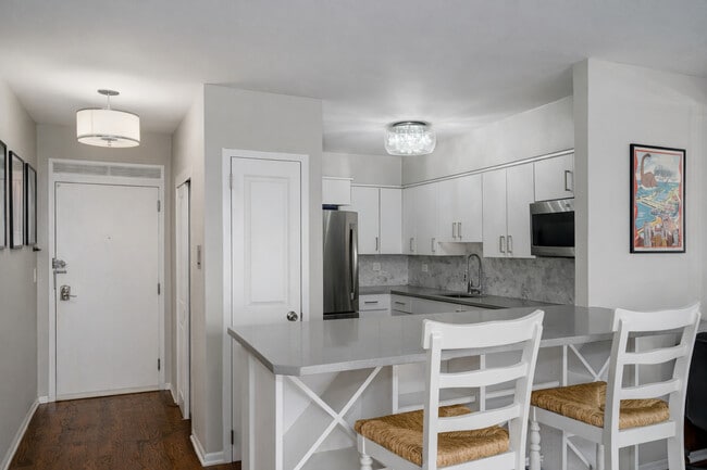 Building Photo - 1550 N Lake Shore Dr