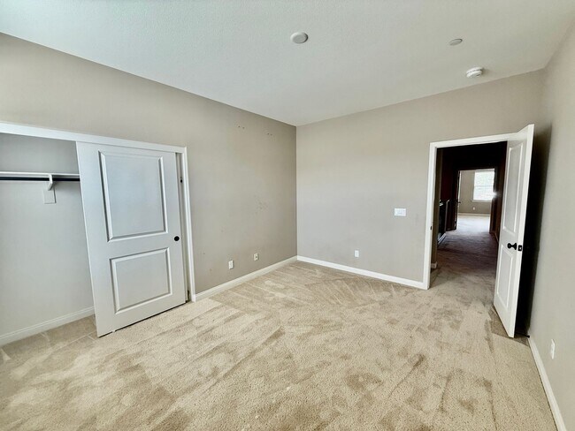 Building Photo - Executive Home in Temecula