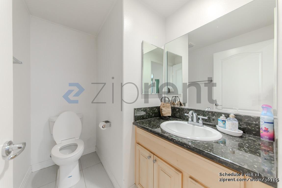 Building Photo - 11622 Oxnard St