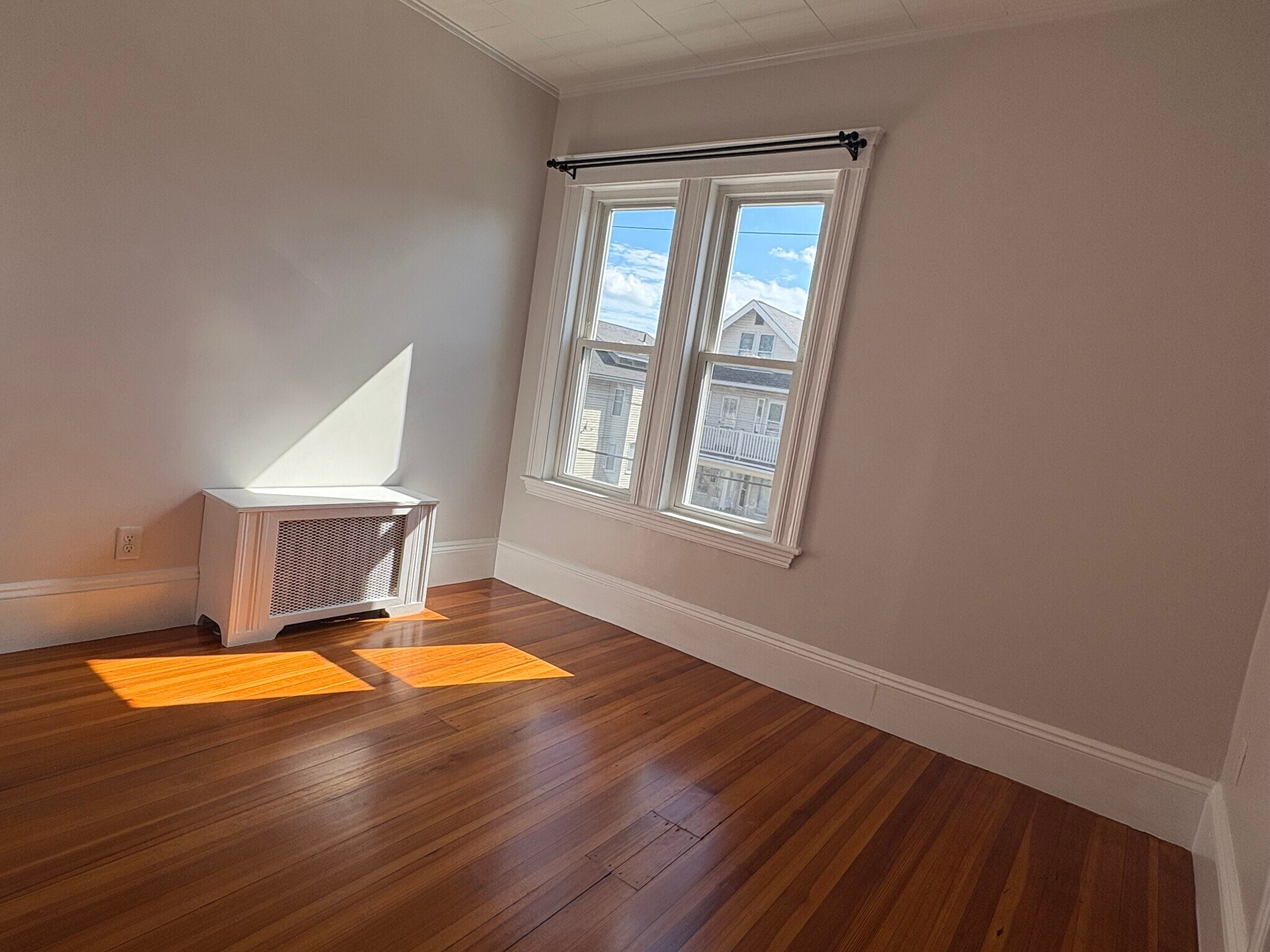 Building Photo - 18 Alexander Ave