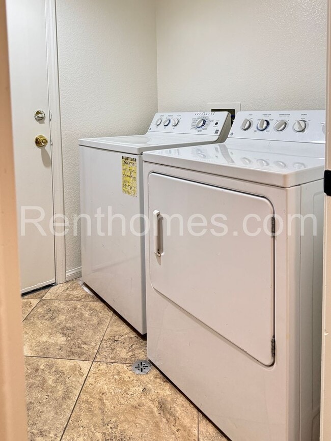 Building Photo - 14265 Marianopolis Way