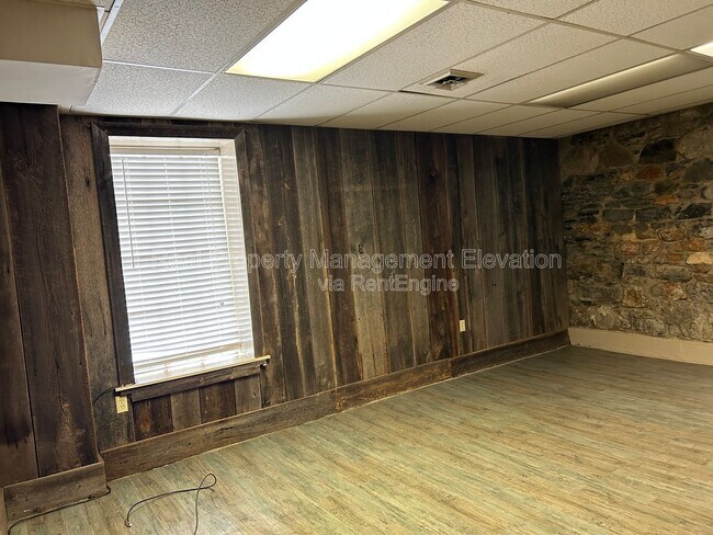 Building Photo - 523 S Cameron St
