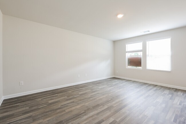 Building Photo - 161 Evvalane Dr
