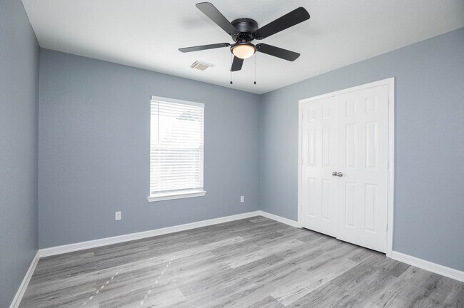 Building Photo - 18135 Somerset Knolls Ct