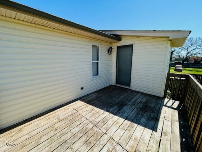 Building Photo - 2902 6th St.