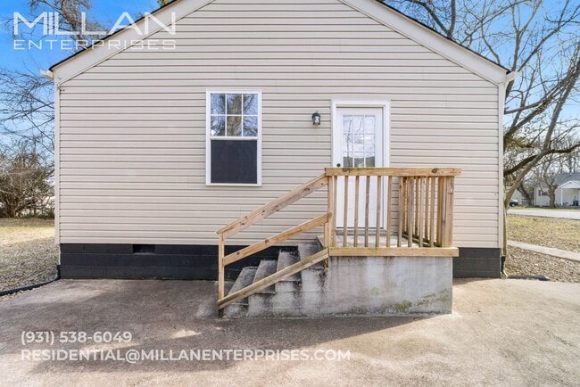 Building Photo - Charming Single Family Home Featuring Spacious Floor Plan and Eat-In Kitchen - Enjoy Your First M...