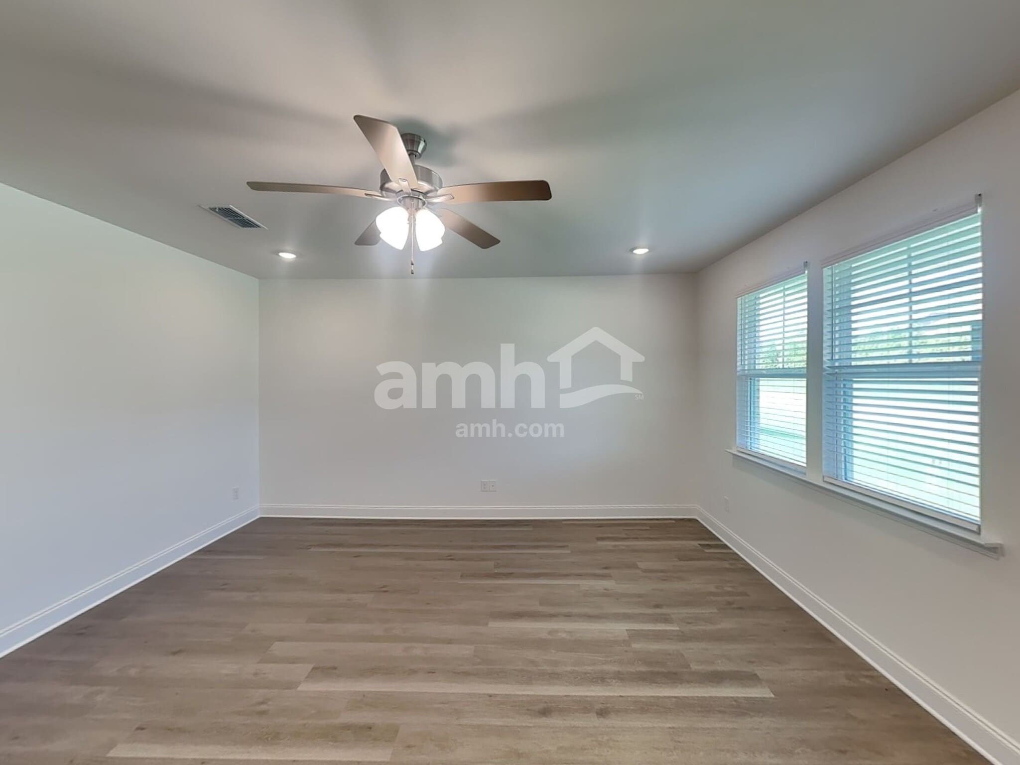 Building Photo - 204 Argea Dr
