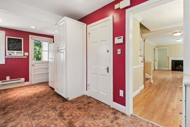 Building Photo - 5203 Elsmere Ave