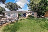 Building Photo - 614 Blueberry Ln