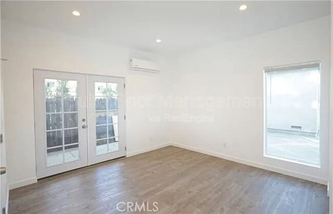 Building Photo - 456 N Batavia St