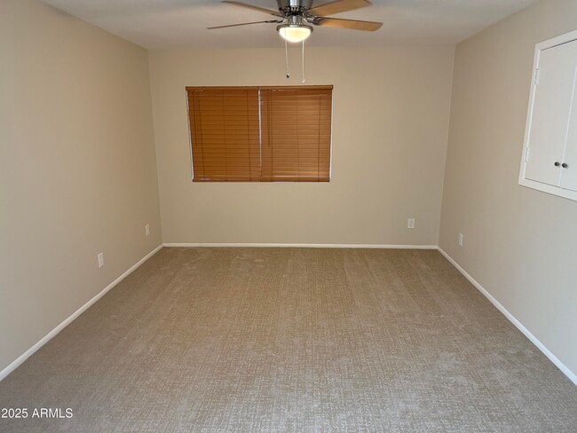 Building Photo - 850 S River Dr