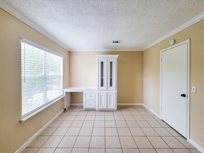 Building Photo - Welcome to This Charming Townhome Nestled ...