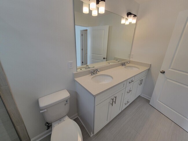 Building Photo - 1367 Landon Hills Dr