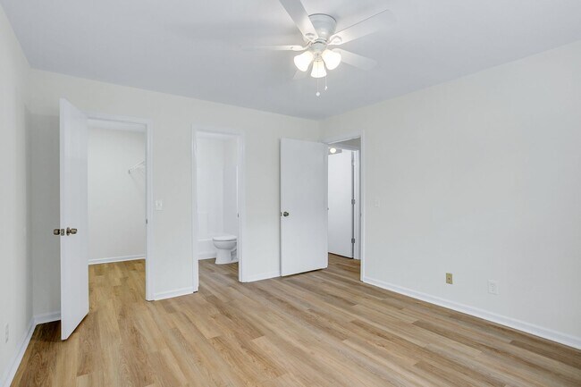 Building Photo - 3 Bedroom 2 Bathrooms in Sterling Creek - Richmond Hill