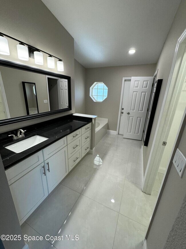 Building Photo - 1370 Berryhill Dr