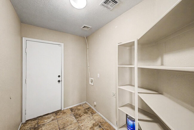 Building Photo - 33856 N Cherry Creek Rd
