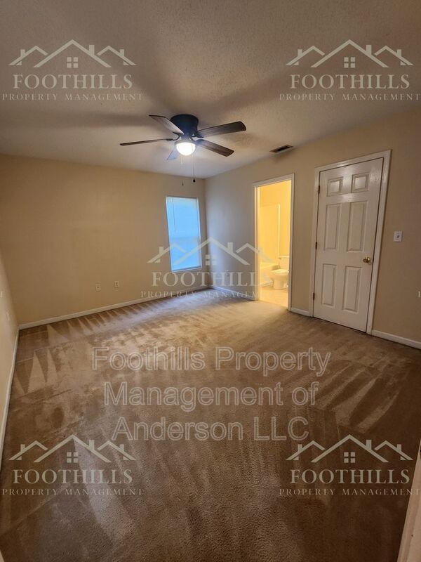 Building Photo - 1419 Oak Hill Dr