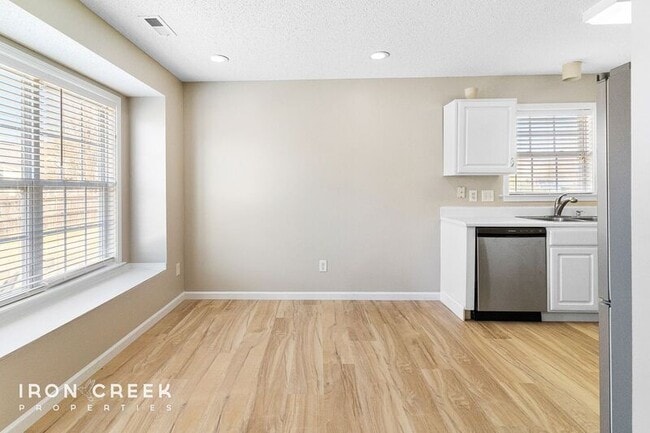 Building Photo - 89 Running Briar Rd