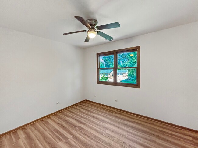 Building Photo - 3745 Johns Manville Ave