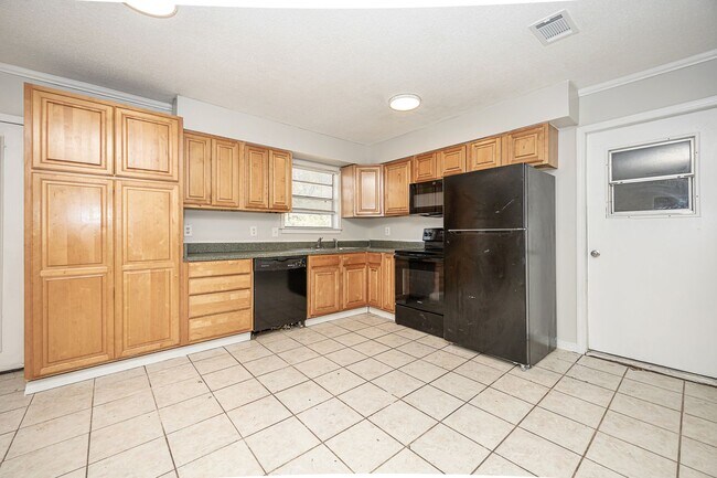 Building Photo - Charming 3-Bed, 2-Bath Home in Pascagoula – Great Location!