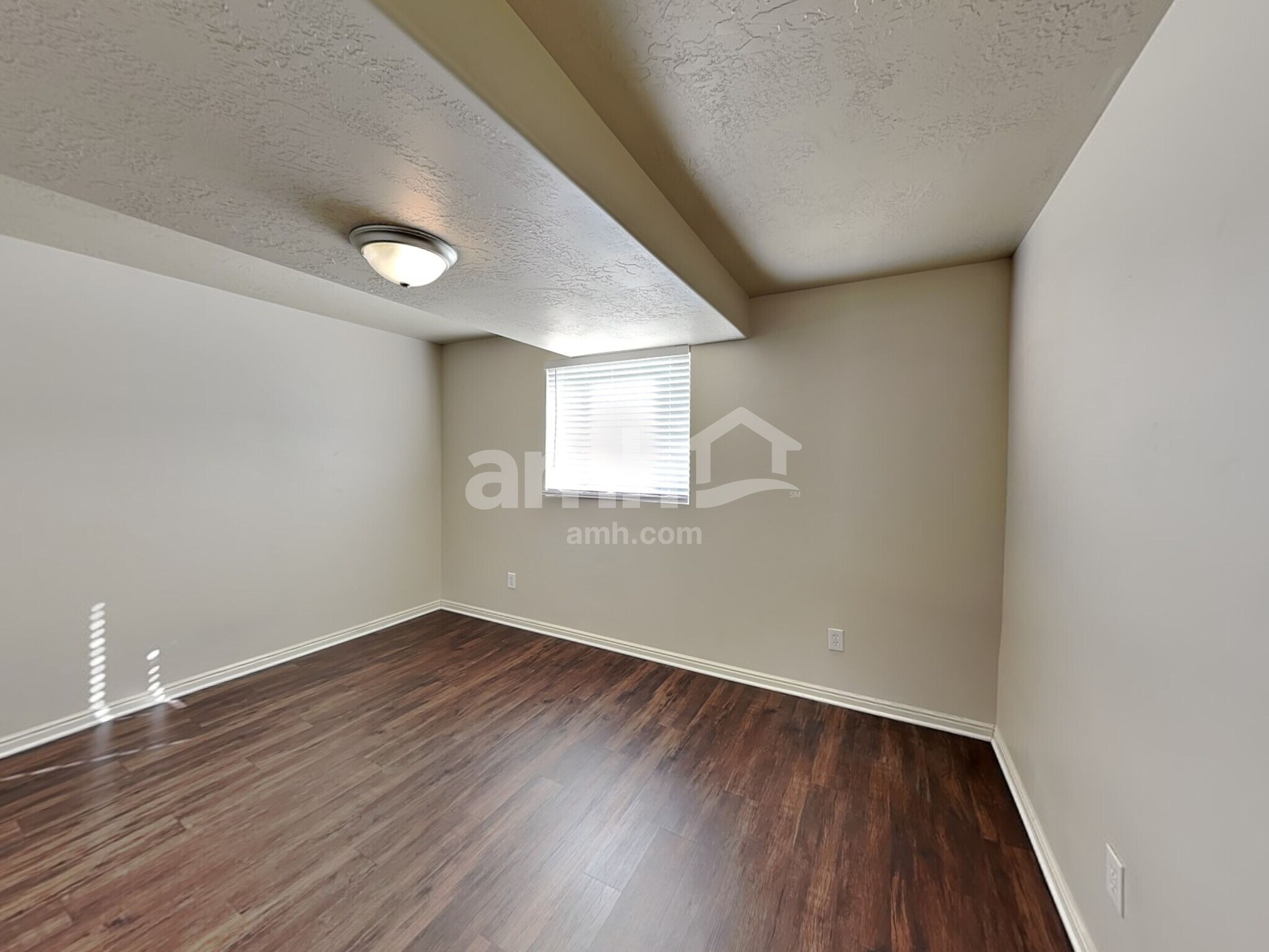 Building Photo - 32 E 2200 S