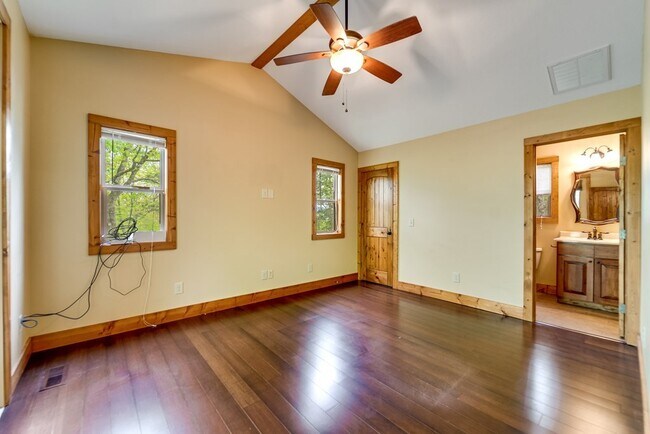 Building Photo - 651 Chalk Hill Rd