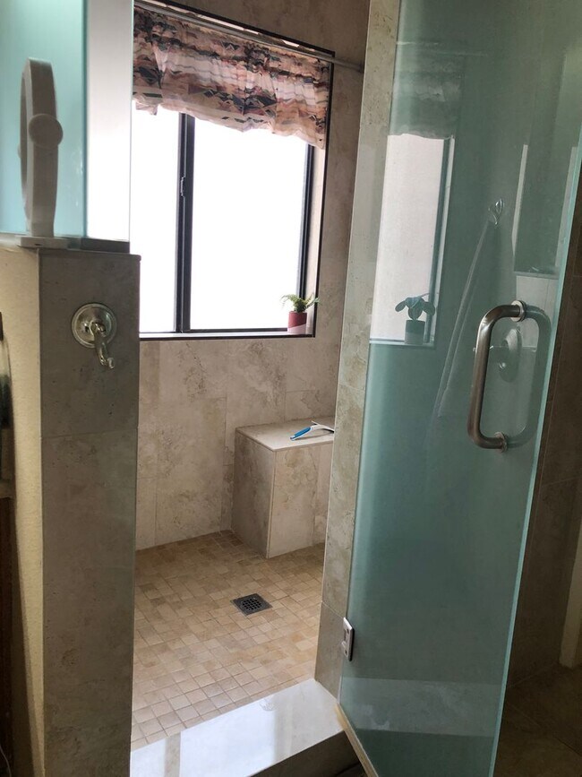 Building Photo - Welcome to this charming 2-bedroom, 2-bathroom home located in the desirable Leisure World a 45+ ...