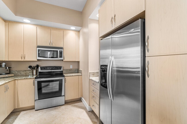 Building Photo - 701 S Olive Ave